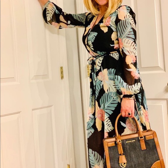 Absolutely beautiful maxi dress - Picture 3 of 7